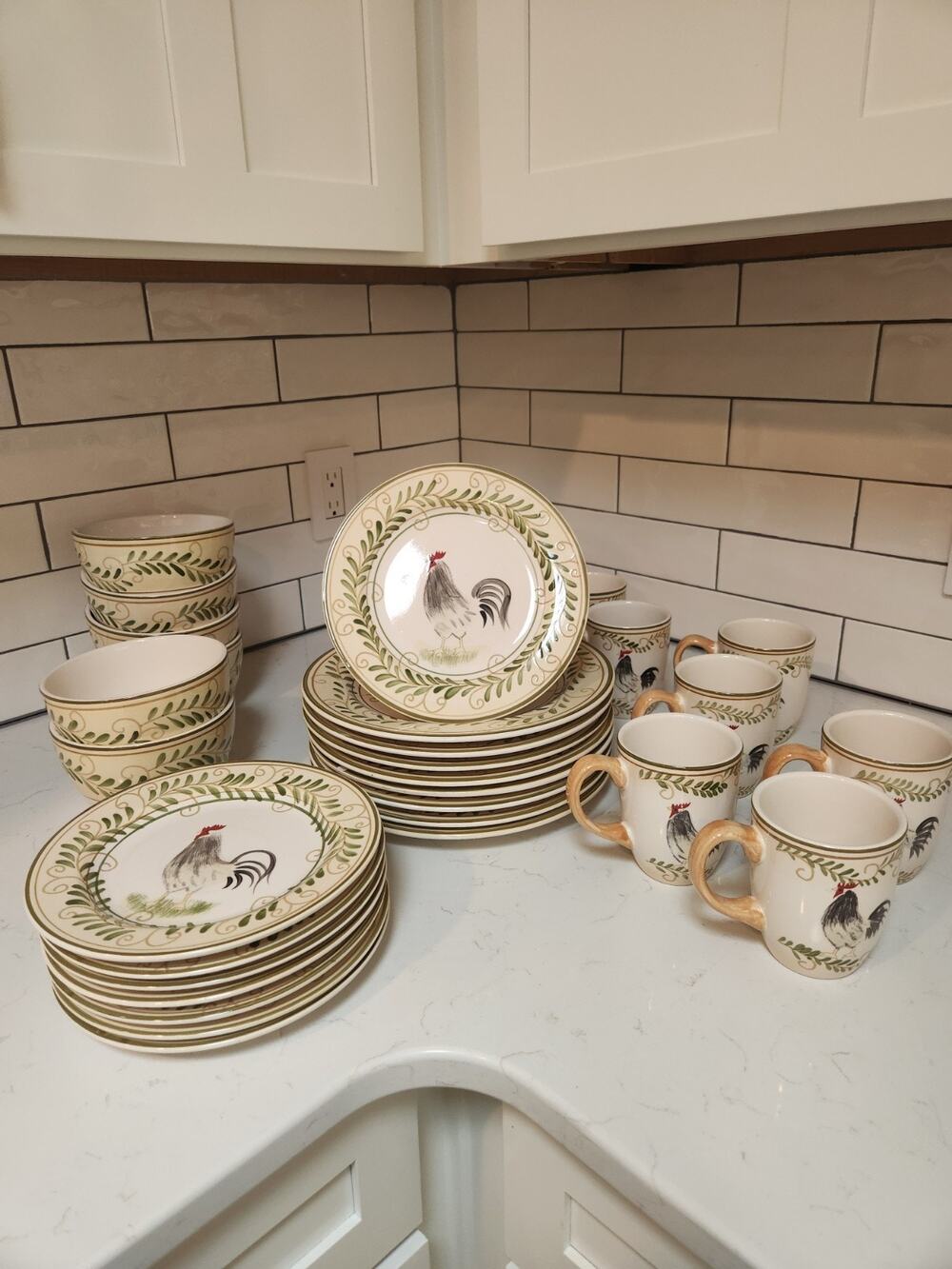 Pfaltzgraff Country Cottage Rooster 32 Pc Dinnerware Set Service for 8